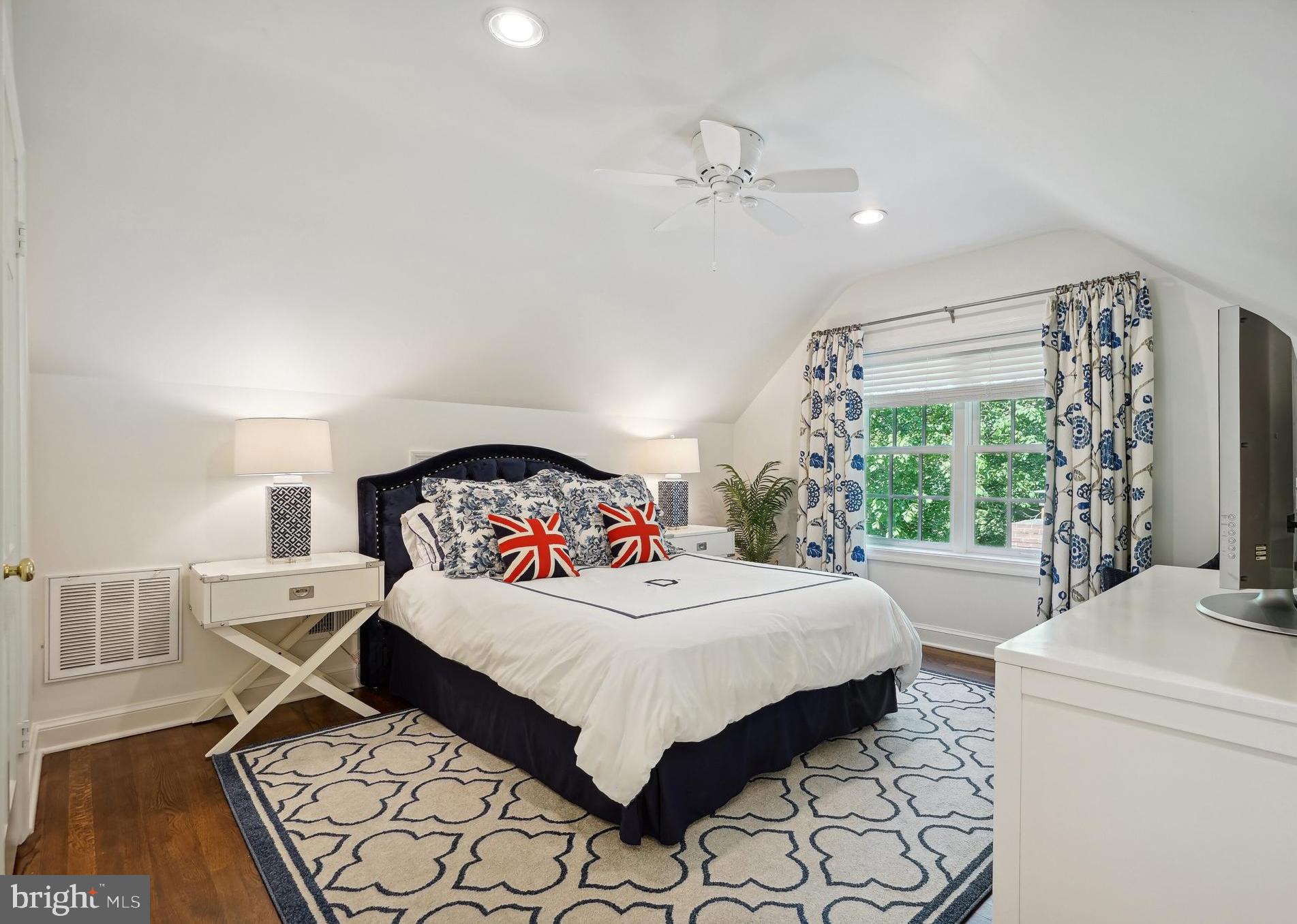 SPRING VALLEY - Residential