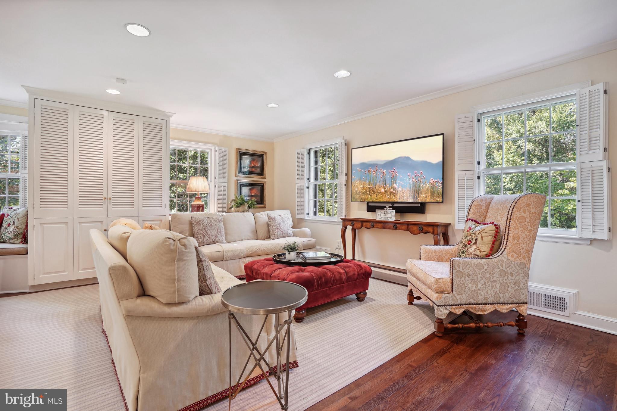 SPRING VALLEY - Residential
