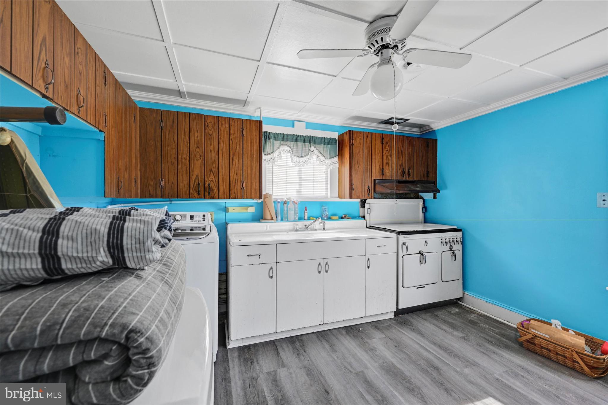 ELKRIDGE CROSSING - Residential