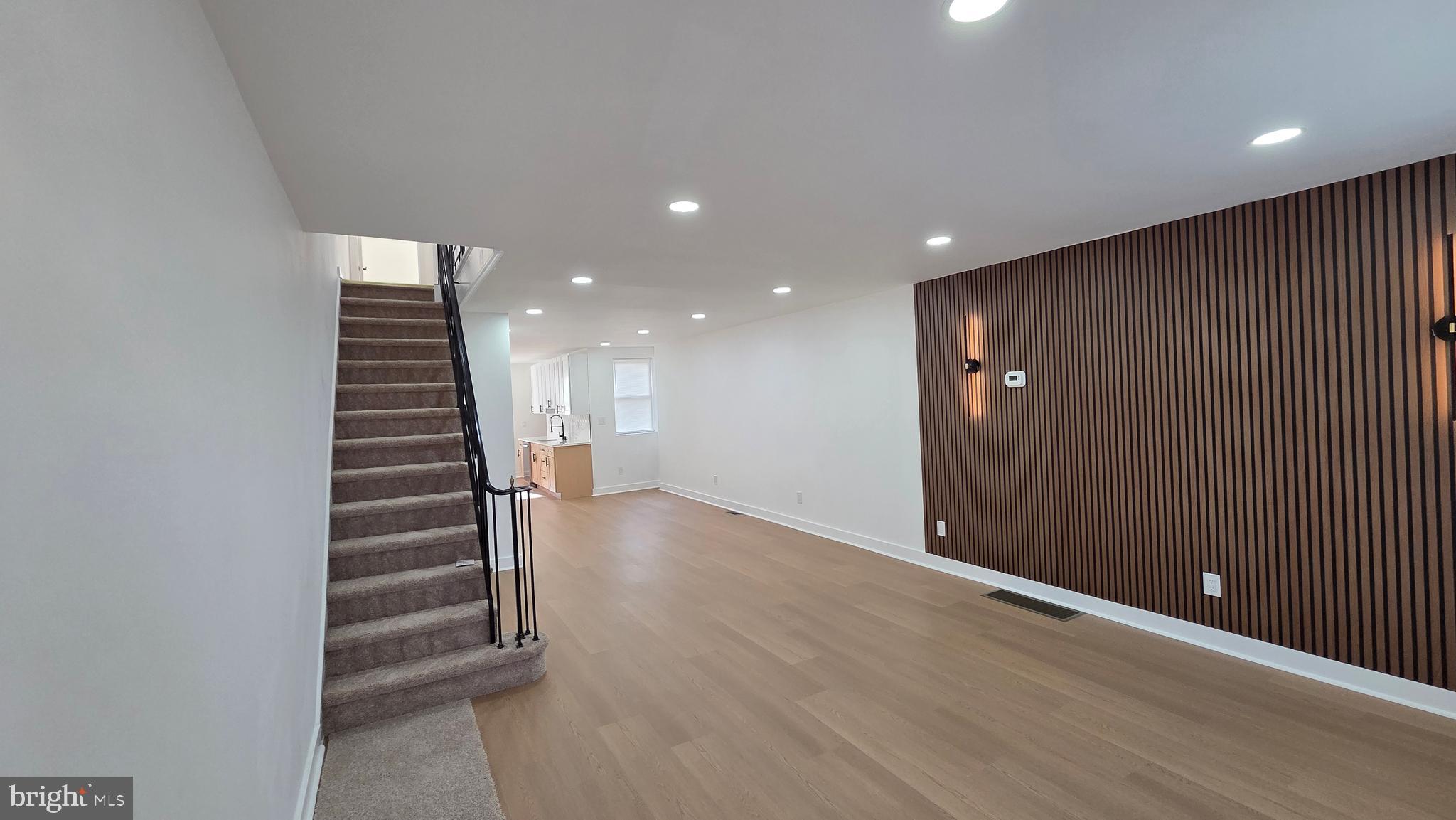 2244 E WASHINGTON LANE