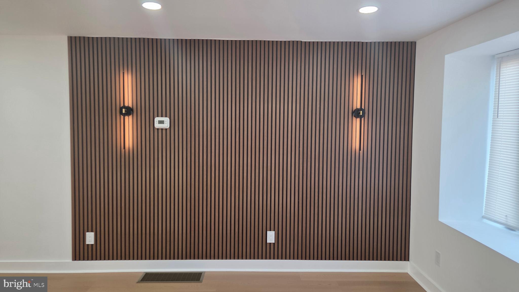 2244 E WASHINGTON LANE