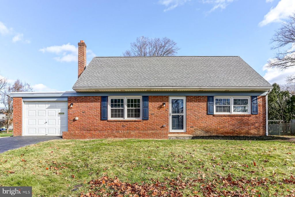 Photo of 233 Cardinal Road, LITITZ, PA 17543 (MLS # PALA2080326)