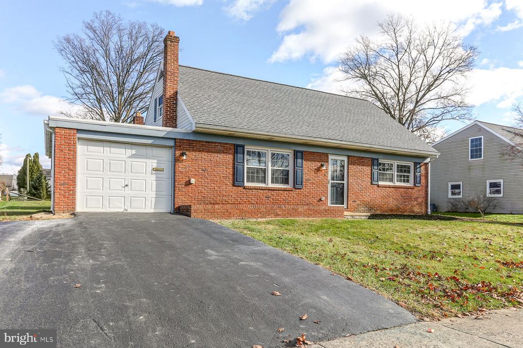 Photo of 233 Cardinal Road, LITITZ, PA 17543 (MLS # PALA2080326)