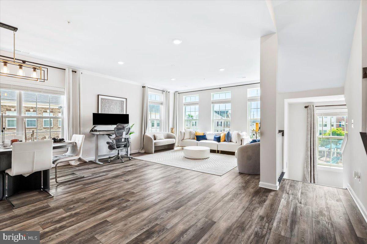 5982 FORUM SQUARE