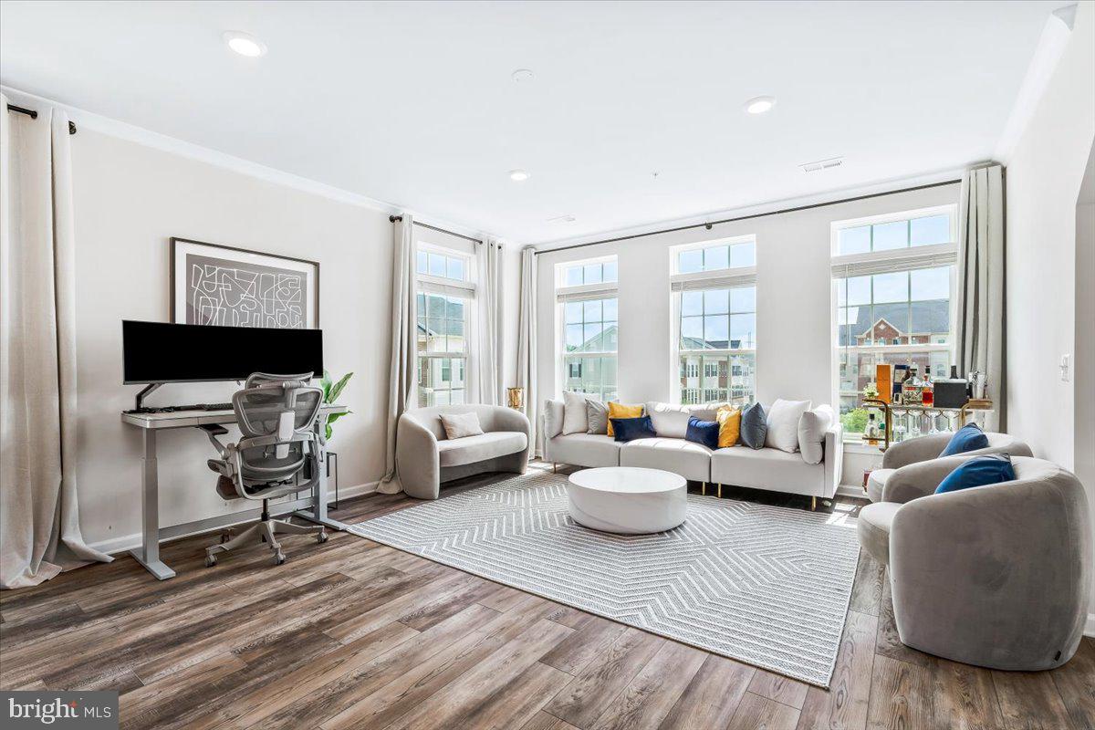 5982 FORUM SQUARE