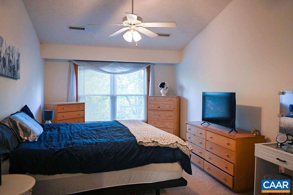 LAKE MONTICELLO - Residential