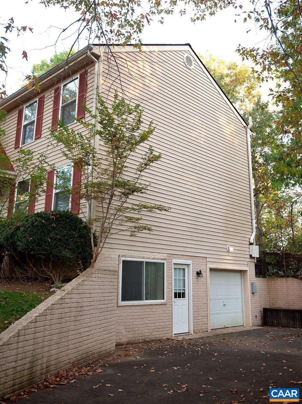 LAKE MONTICELLO - Residential