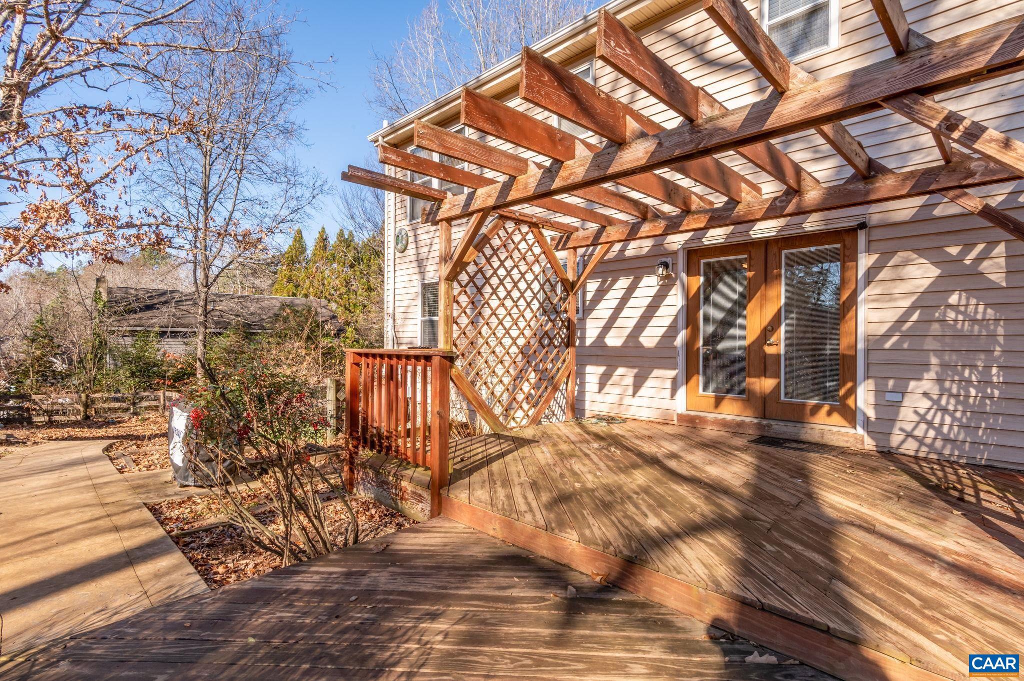 LAKE MONTICELLO - Residential