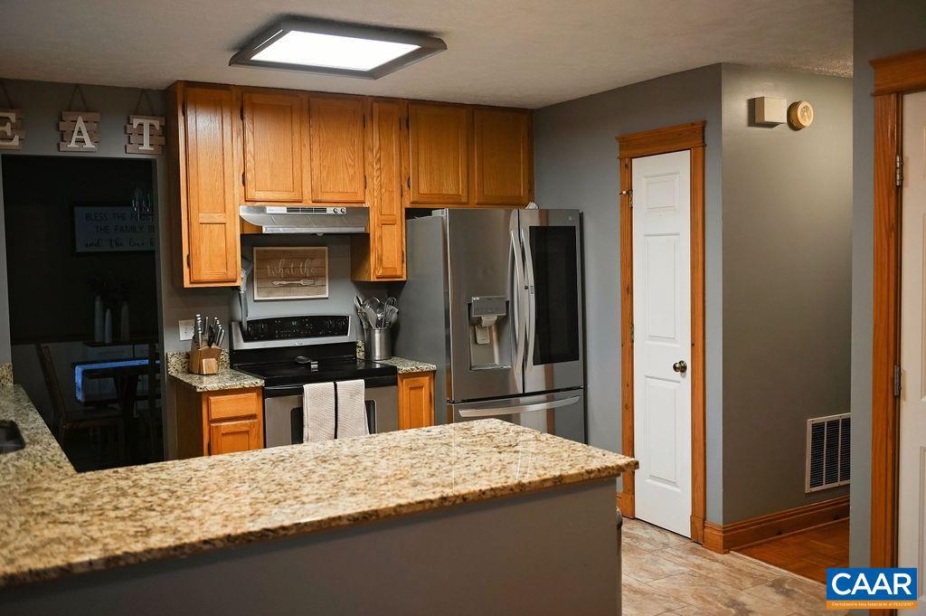 LAKE MONTICELLO - Residential