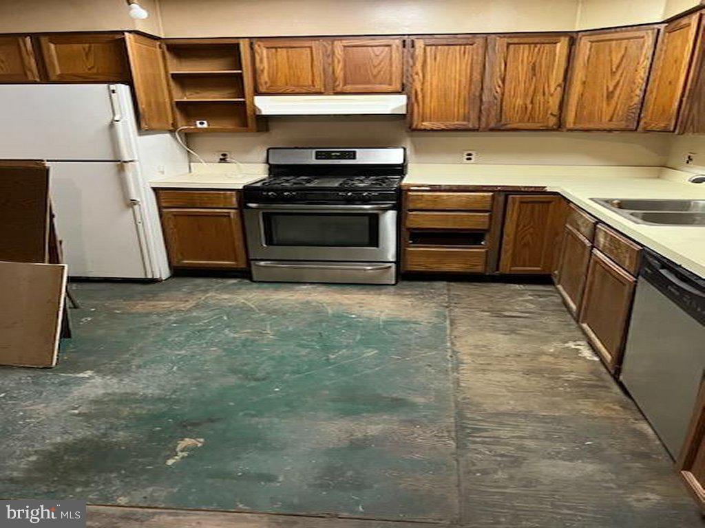 WOODLAND BEACH - Residential