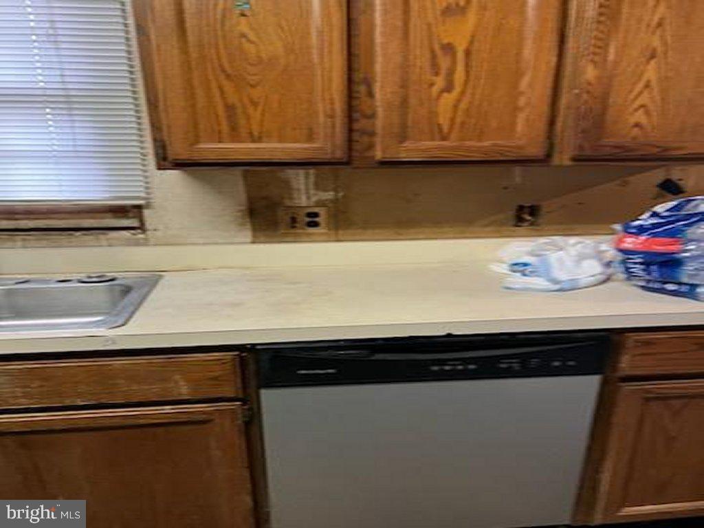 WOODLAND BEACH - Residential