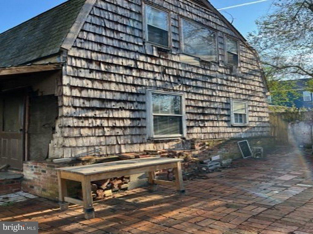 WOODLAND BEACH - Residential