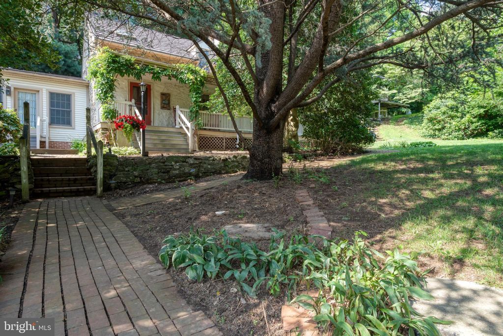 Photo of 1592 White Oak Road, STRASBURG, PA 17579 (MLS # PALA2083992)