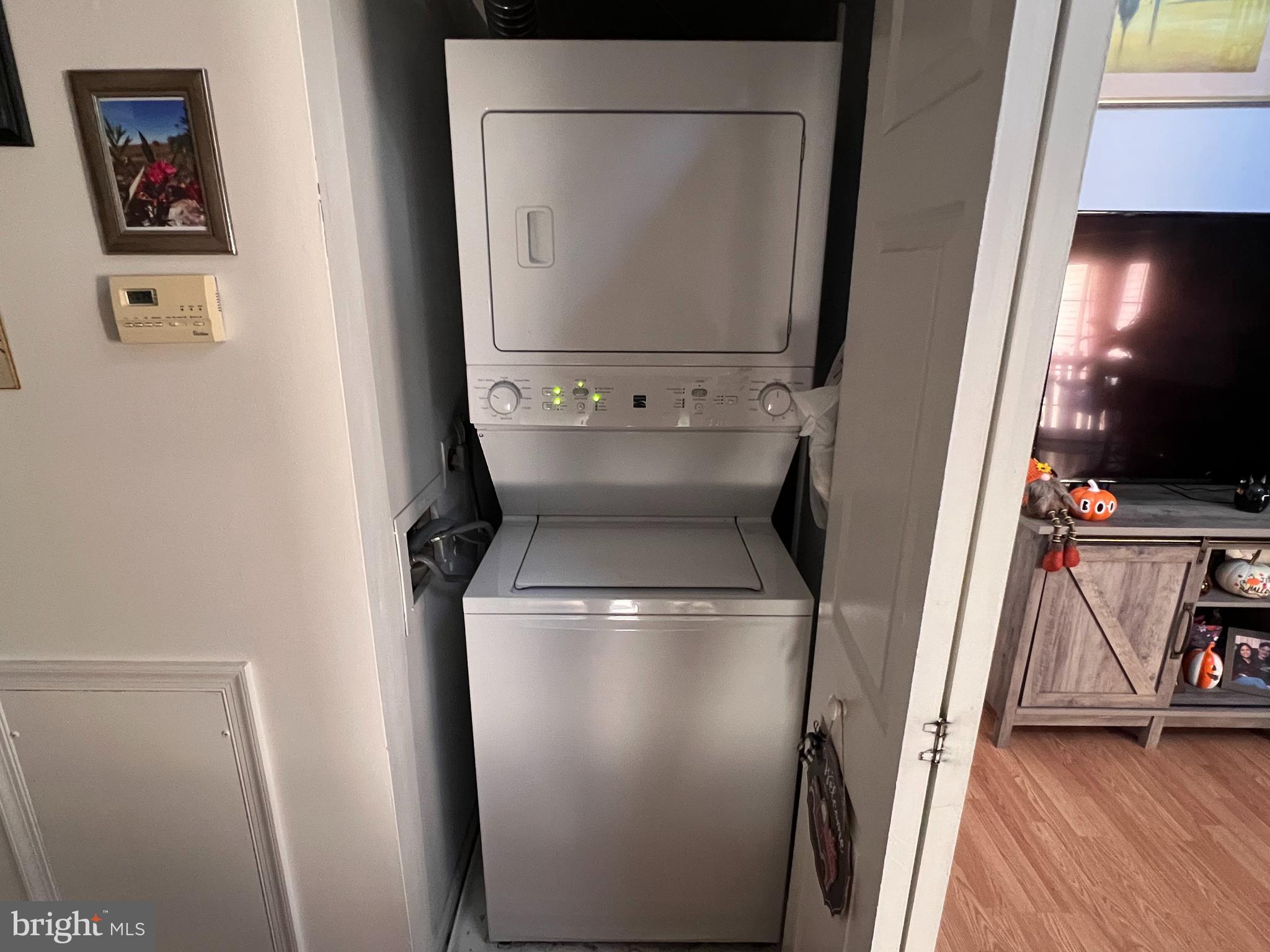 SAW MILL VALLEY - Residential