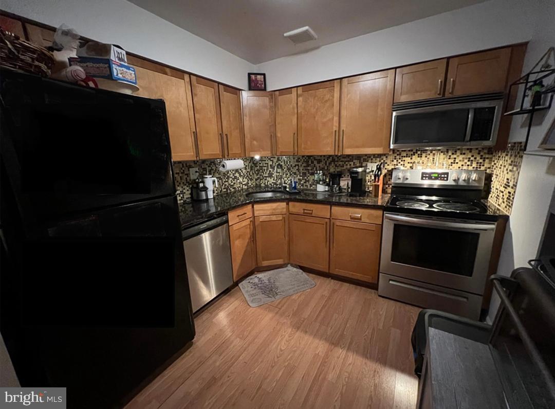 SAW MILL VALLEY - Residential