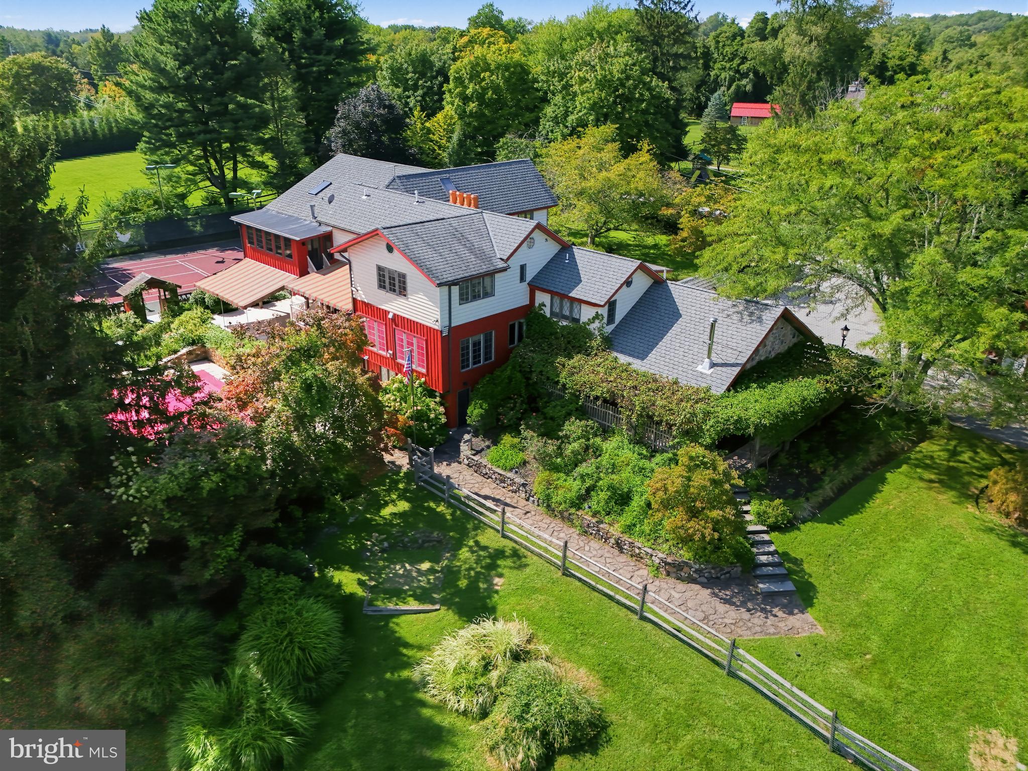 1120 CLOVER LANE