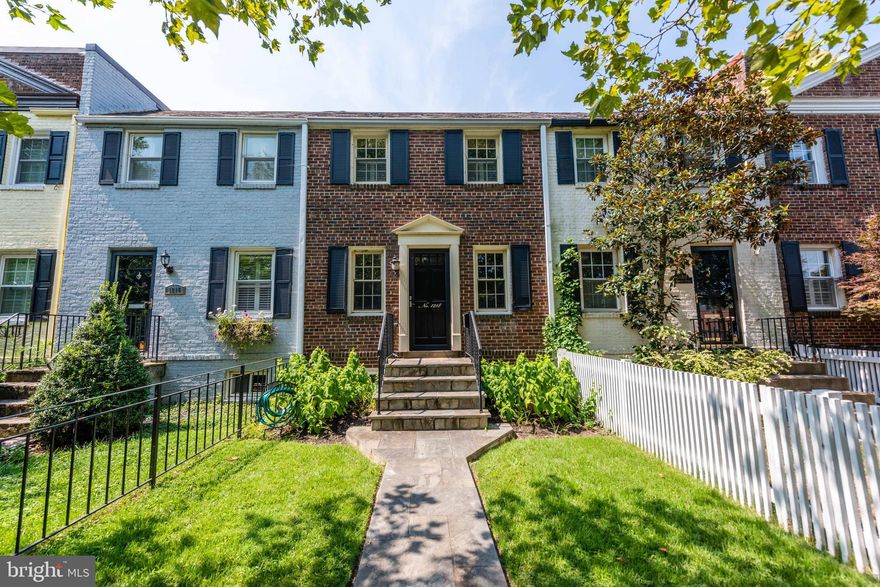 Gorgeous, light filled 3BD/2 BA  townhome with parking space.  Pinterest-worthy updates: marble counters, open floor plan, stainless-steel appliances, renovated bathrooms and plantation shutters. Prime location!! Pets case by case.