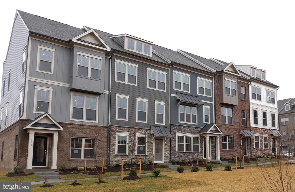 Photo of 306 Bodega Terrace Ter SE, LEESBURG, VA 20175 (MLS # VALO2106492)
