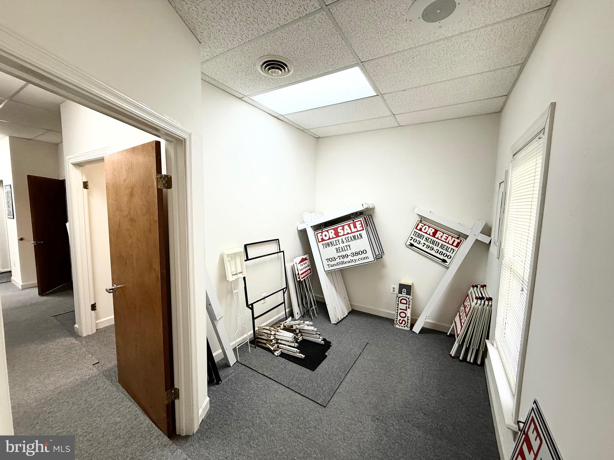 POTOMAC SQUARE - Commercial Lease