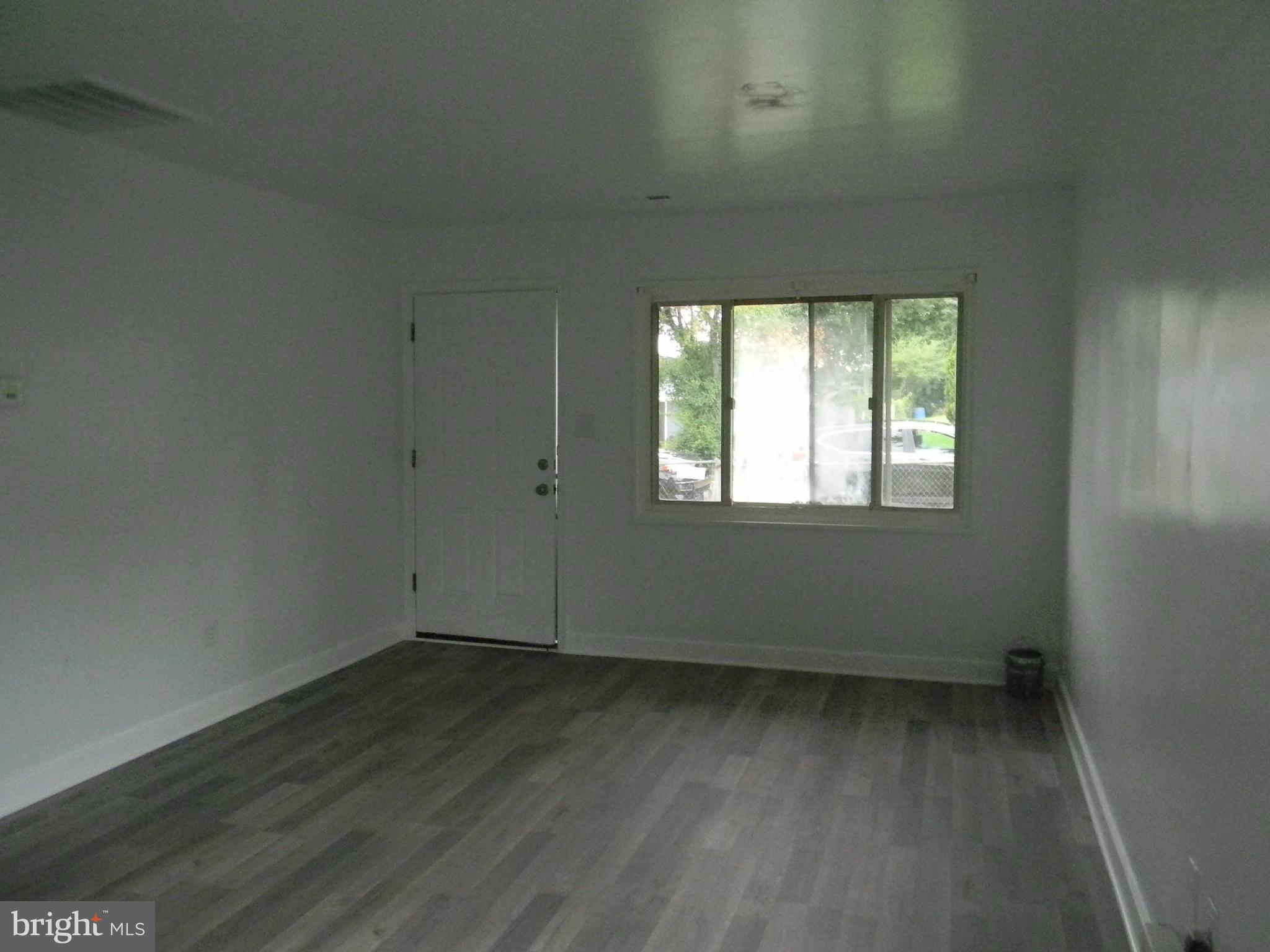 SOUTH LAWN - Residential