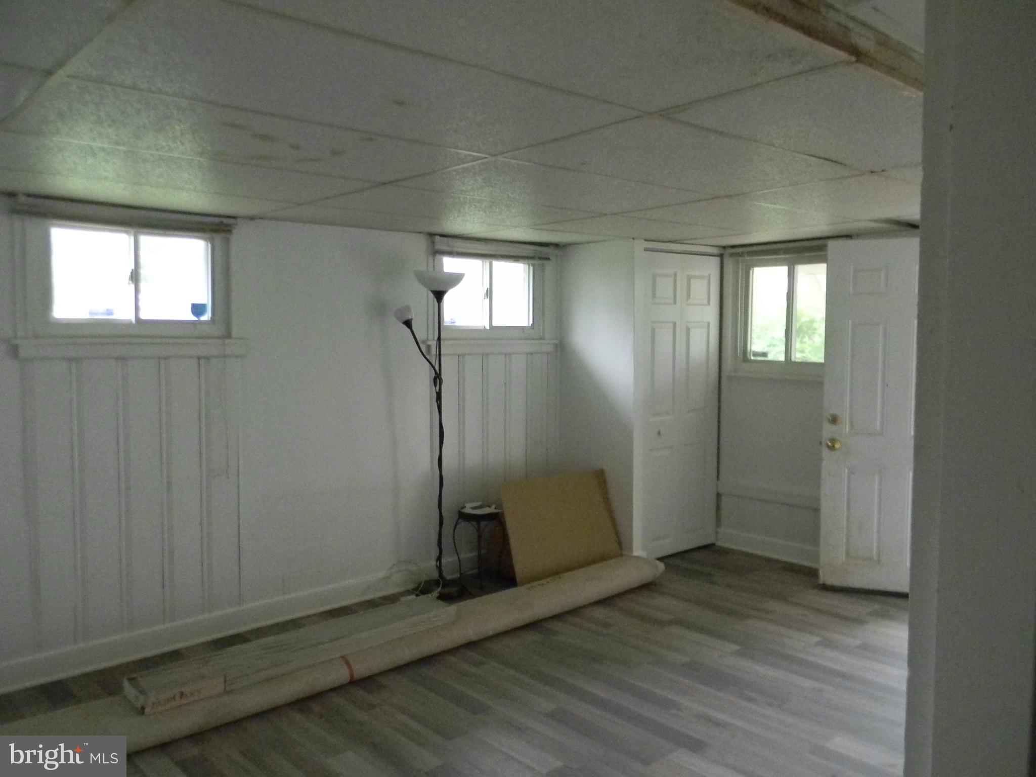 SOUTH LAWN - Residential