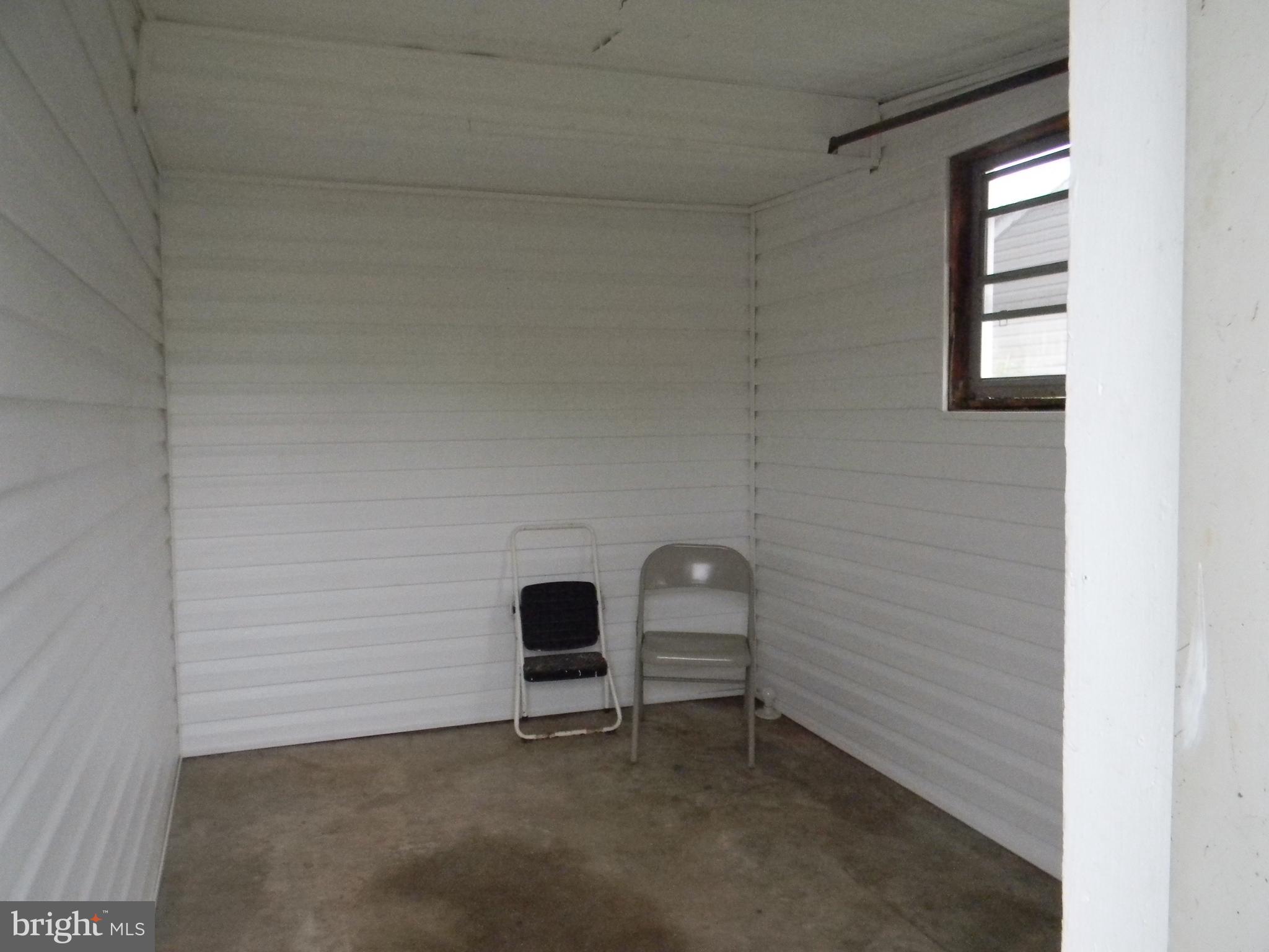 SOUTH LAWN - Residential