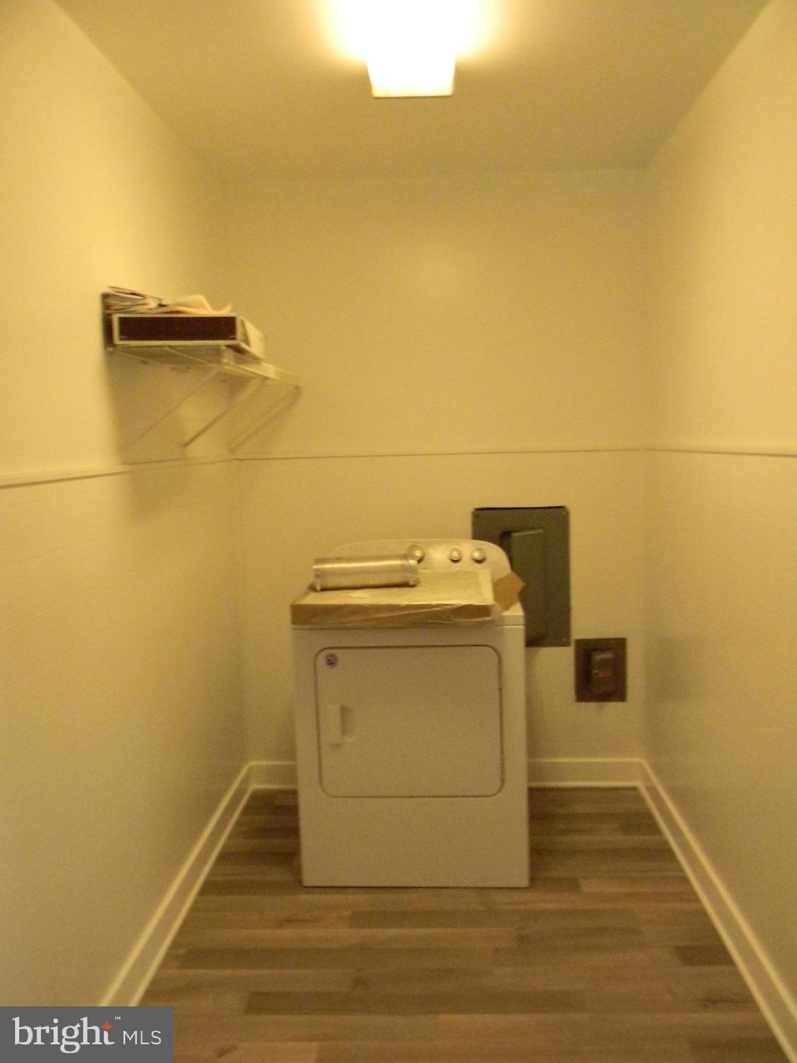 SOUTH LAWN - Residential