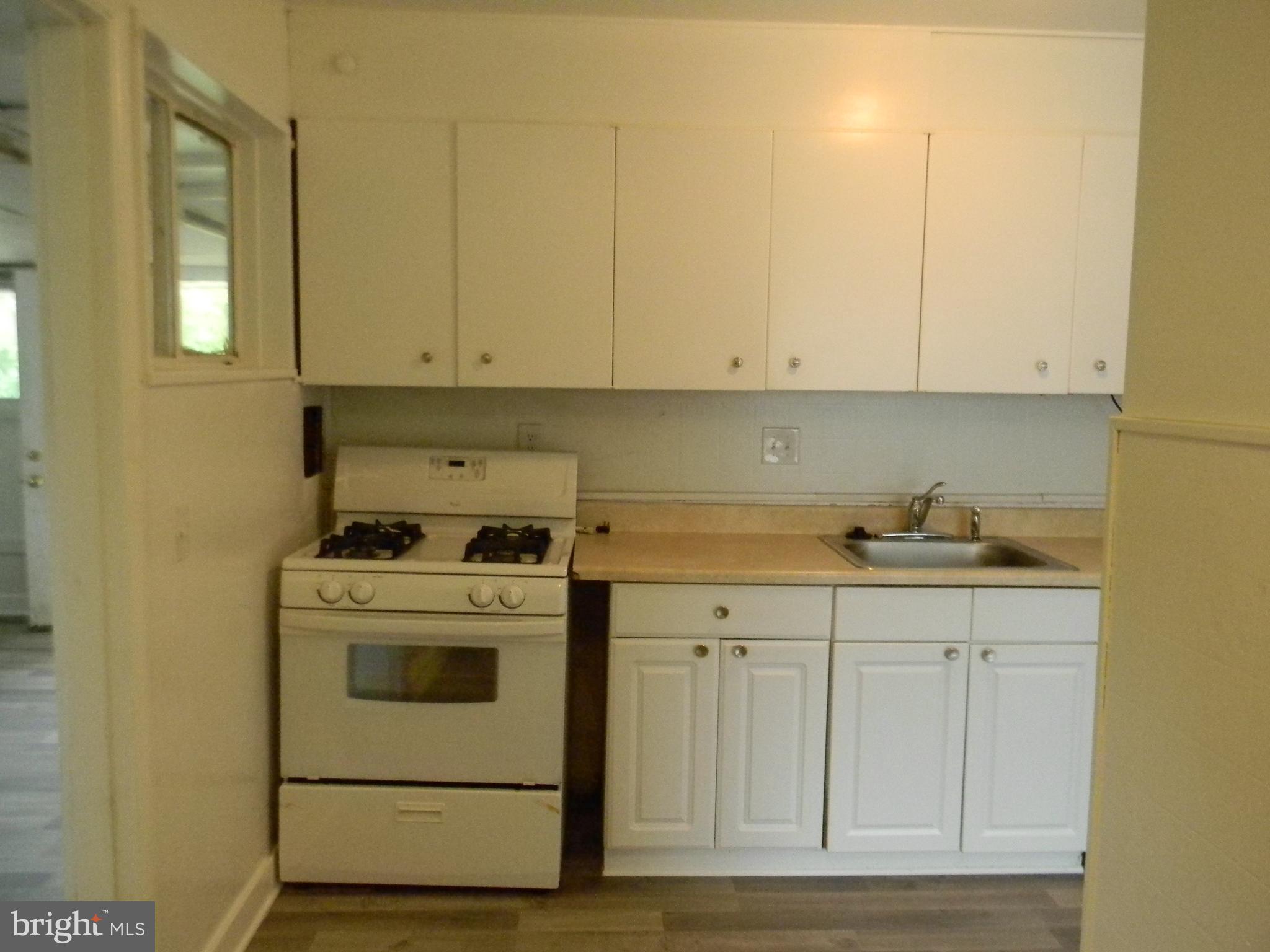 SOUTH LAWN - Residential