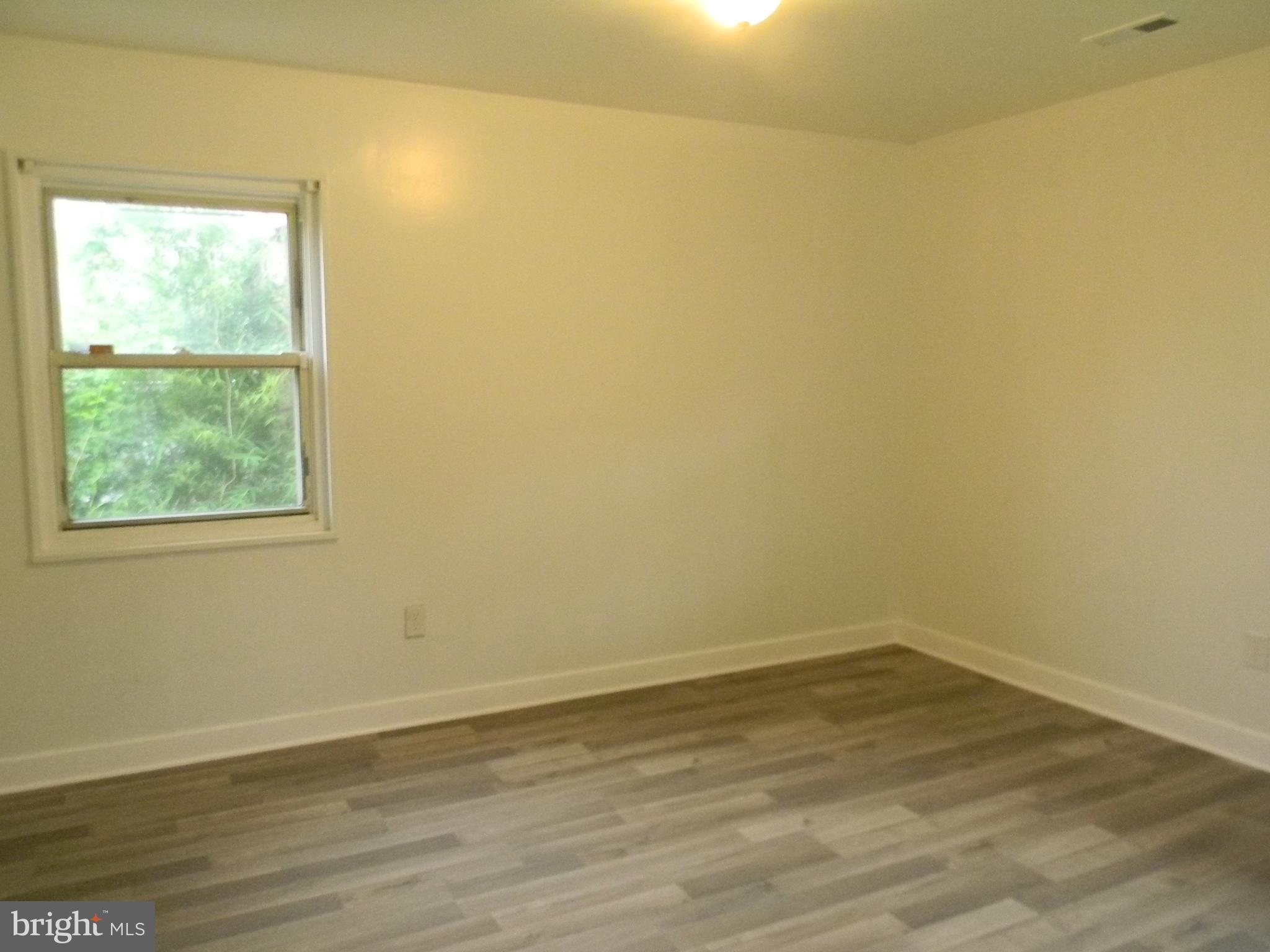 SOUTH LAWN - Residential