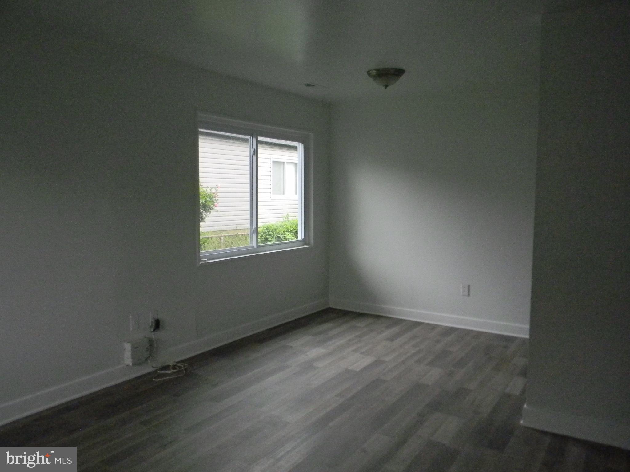 SOUTH LAWN - Residential