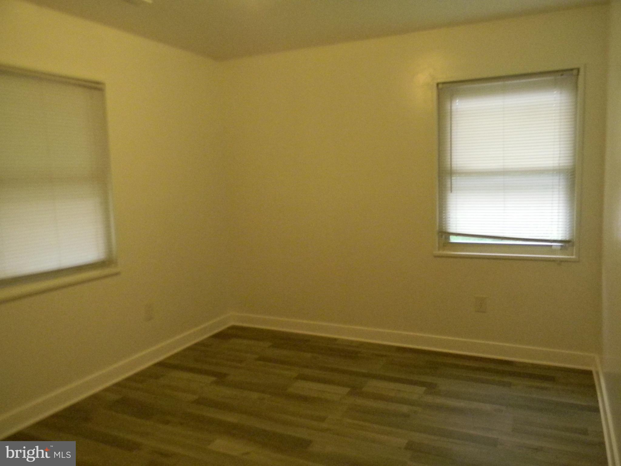 SOUTH LAWN - Residential