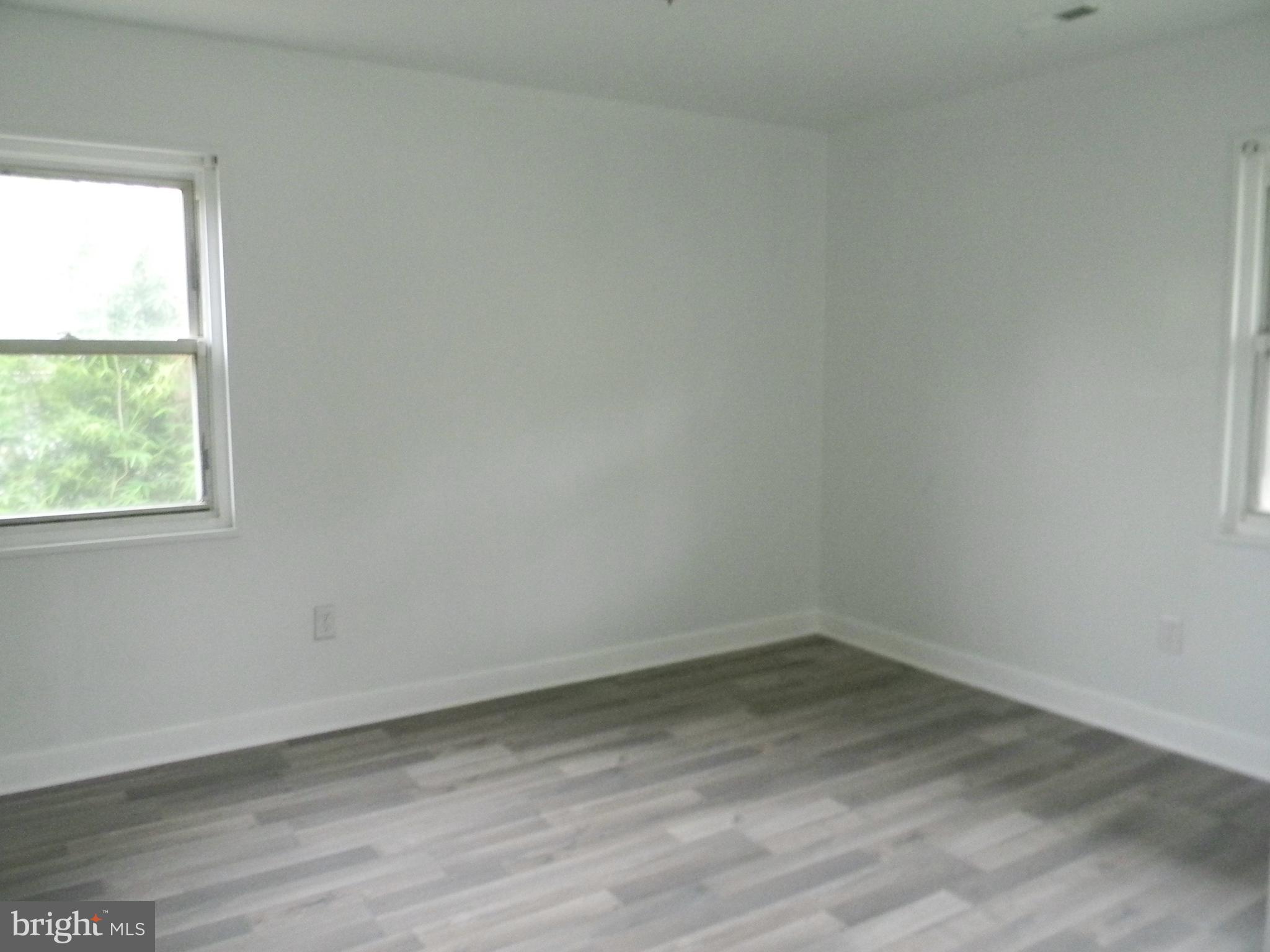 SOUTH LAWN - Residential