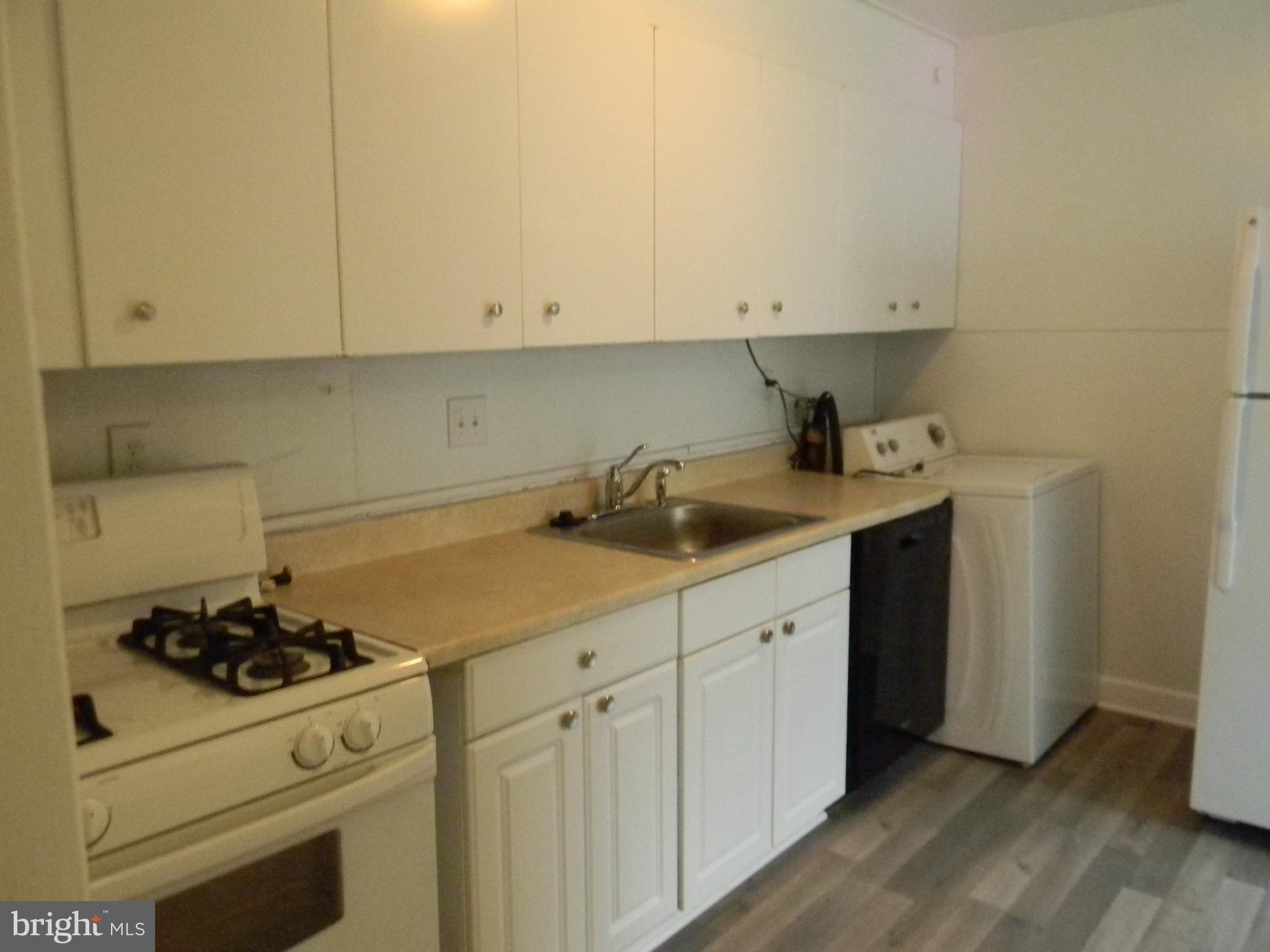 SOUTH LAWN - Residential