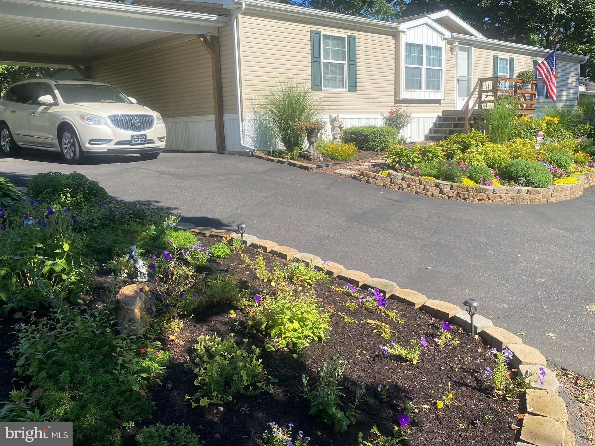 MELODYLAKESCNTRYCLUB - Residential