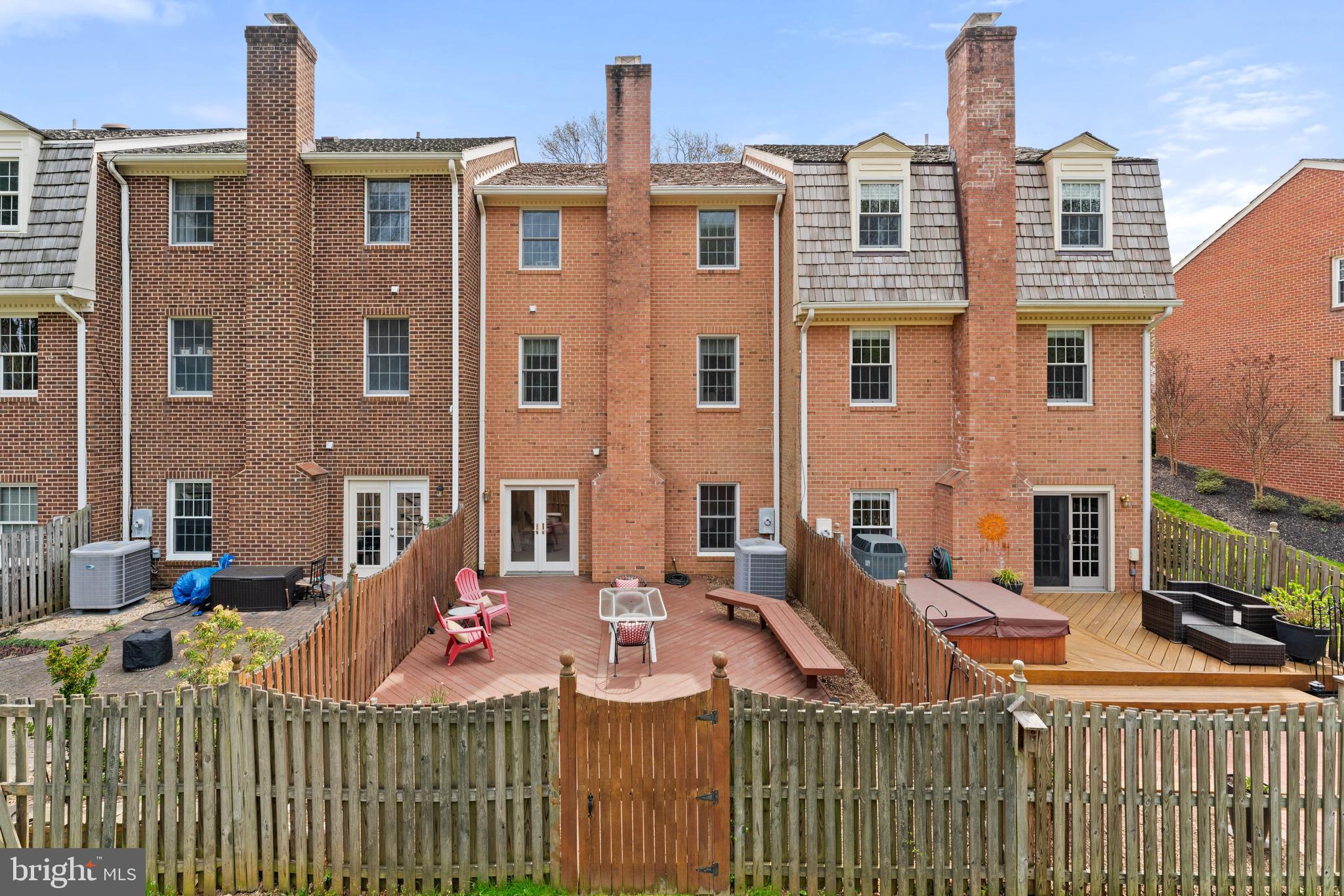 OAKBOROUGH SQUARE - Residential