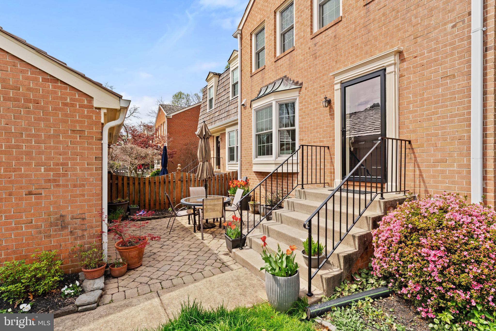 OAKBOROUGH SQUARE - Residential