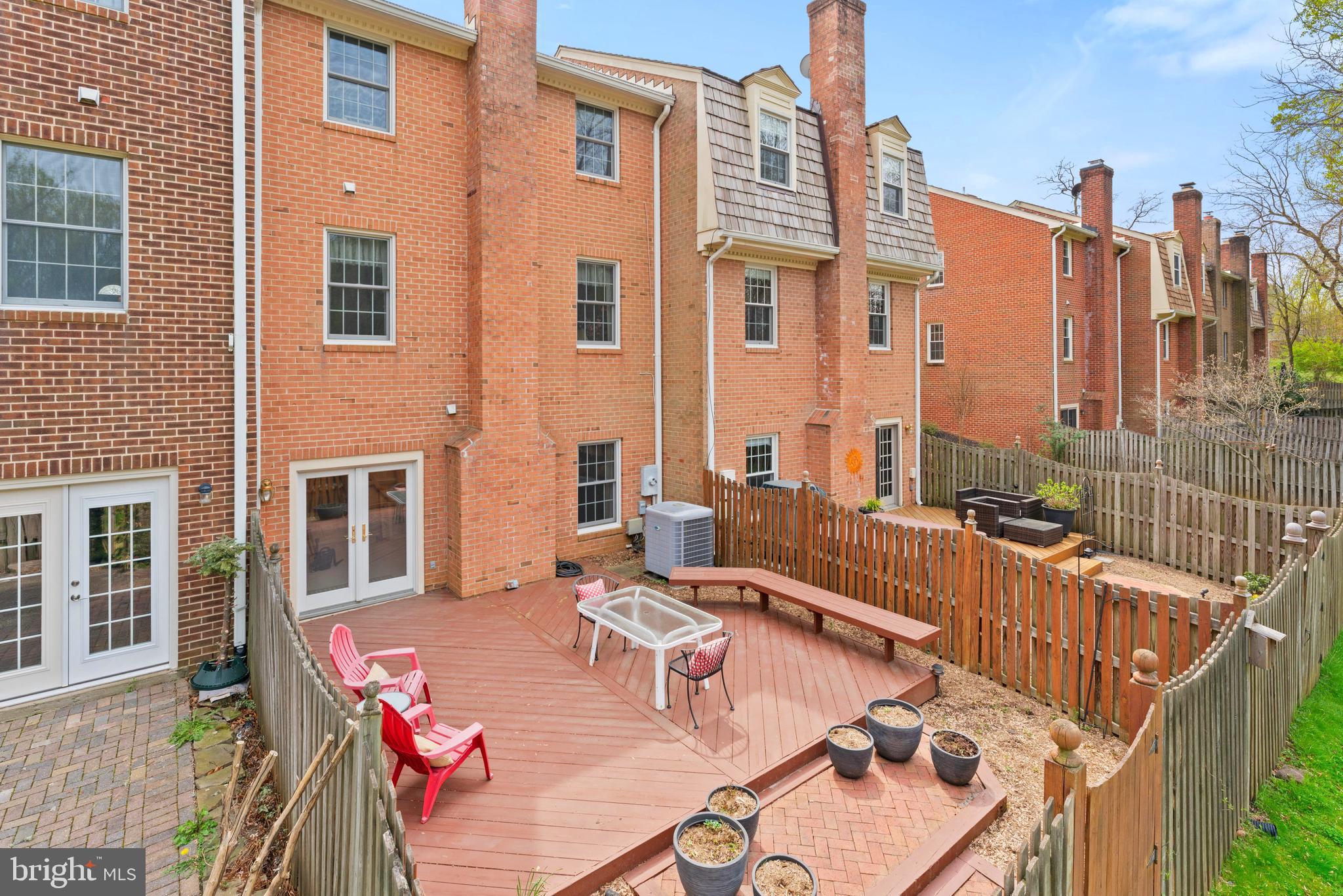 OAKBOROUGH SQUARE - Residential