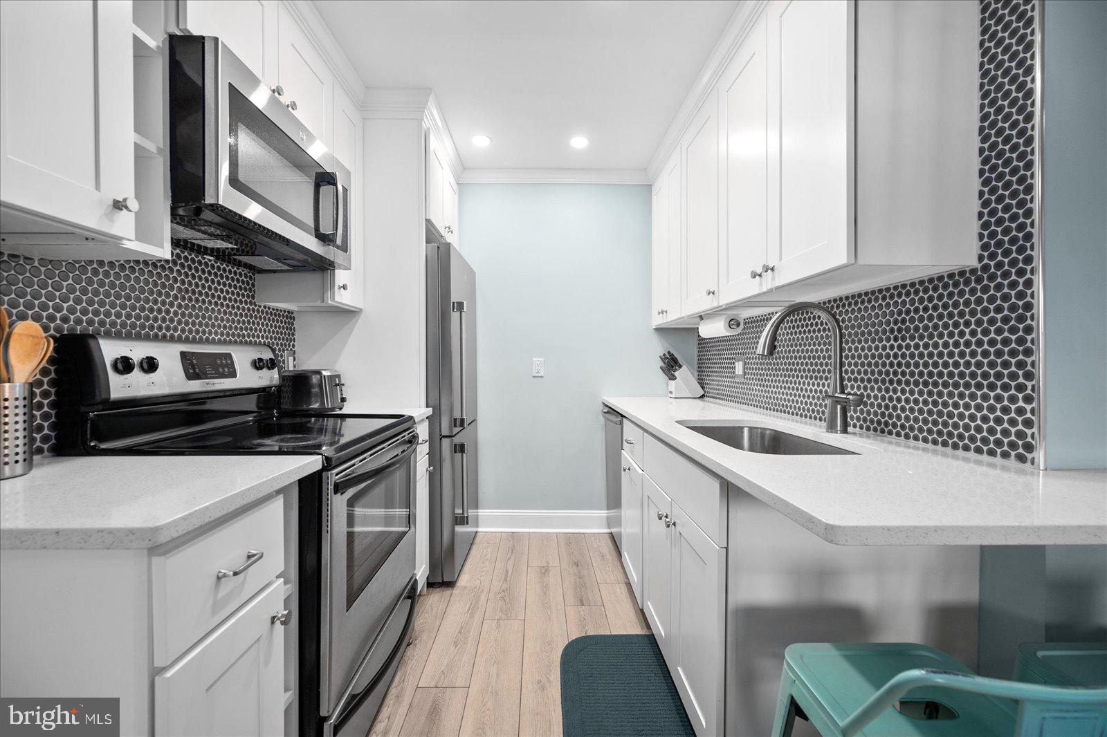 BAYSHORE ESTATES - Residential