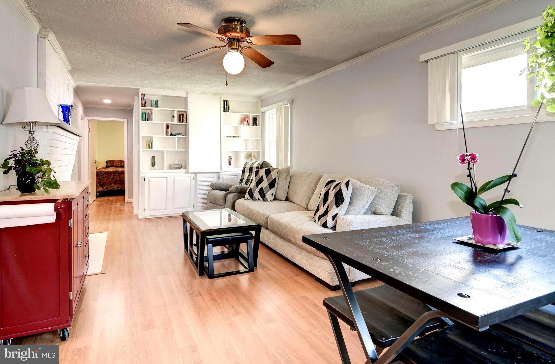 WOODLAND BEACH - Residential