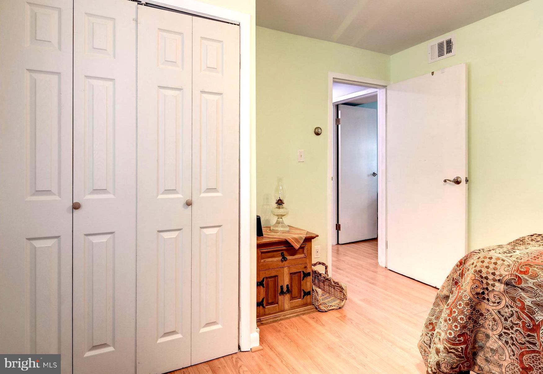 WOODLAND BEACH - Residential