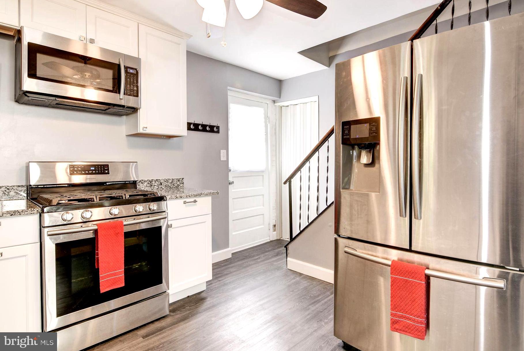 WOODLAND BEACH - Residential