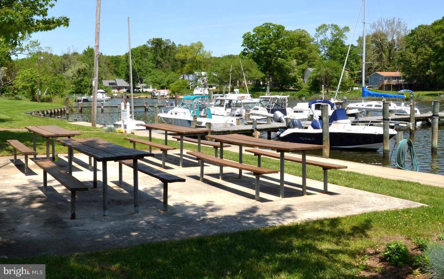 WOODLAND BEACH - Residential