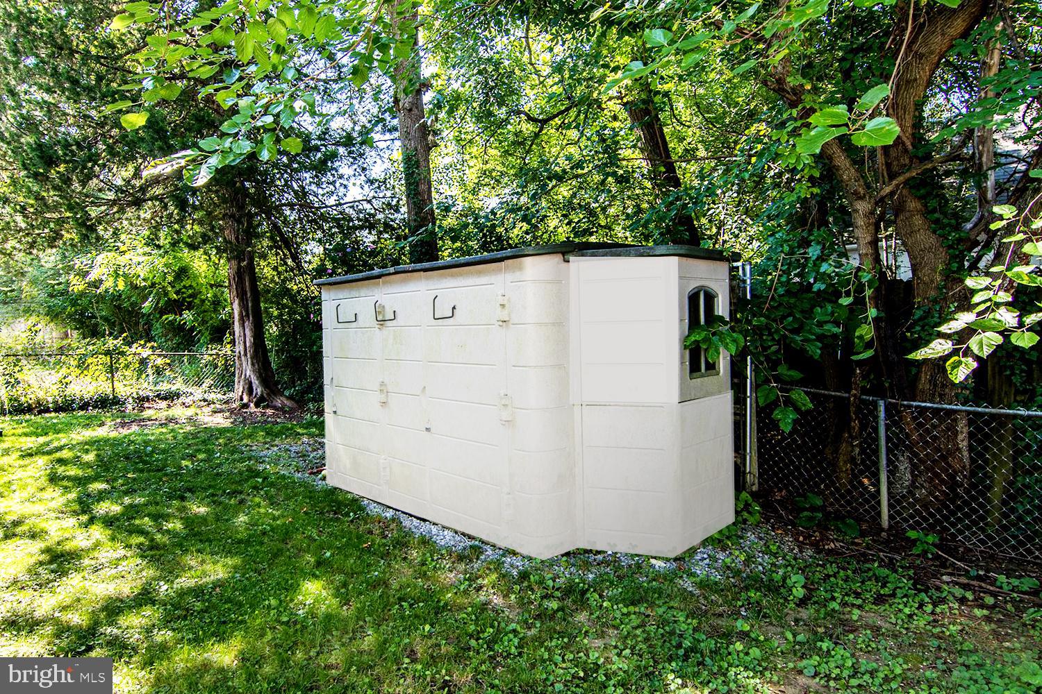 WOODLAND BEACH - Residential