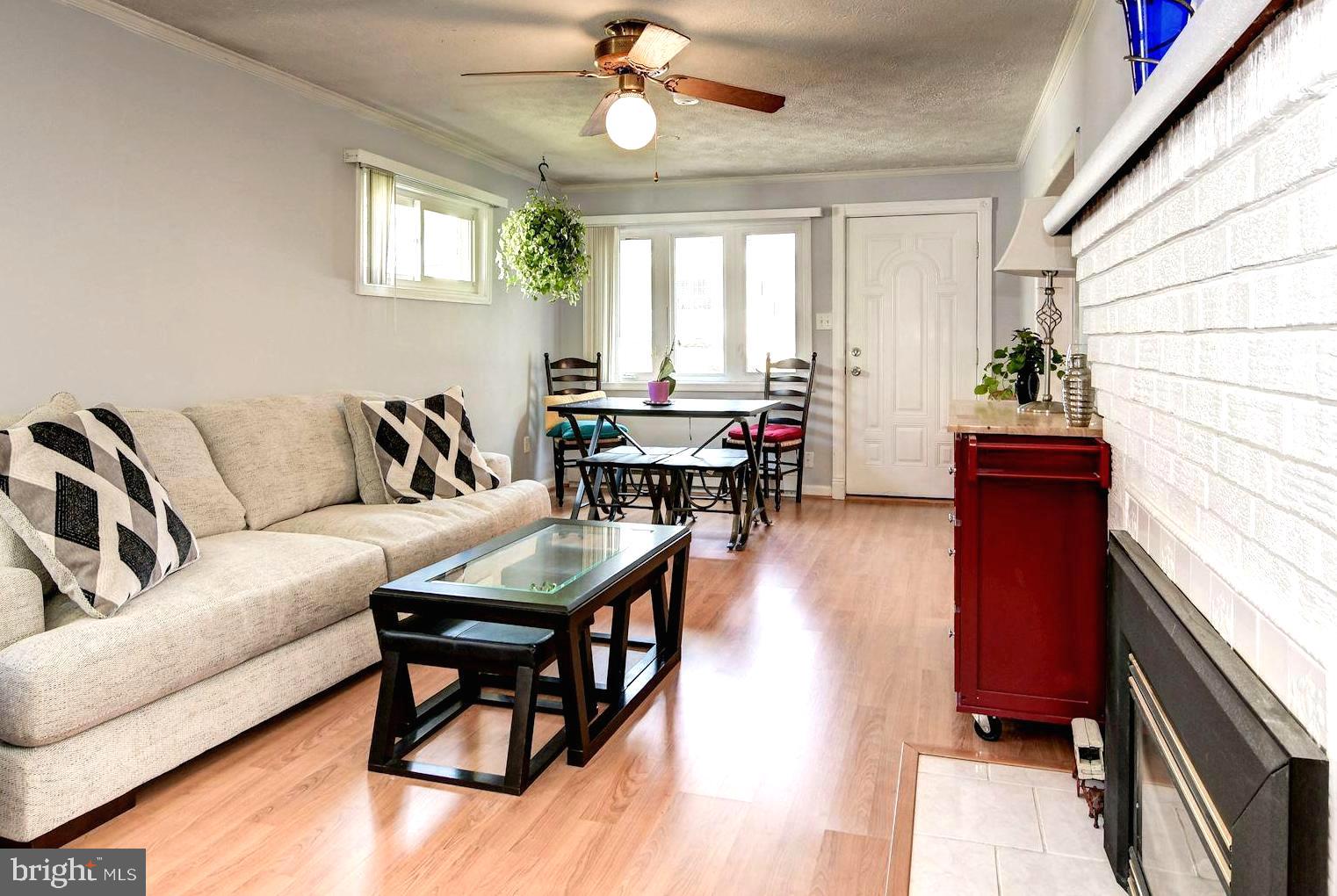 WOODLAND BEACH - Residential