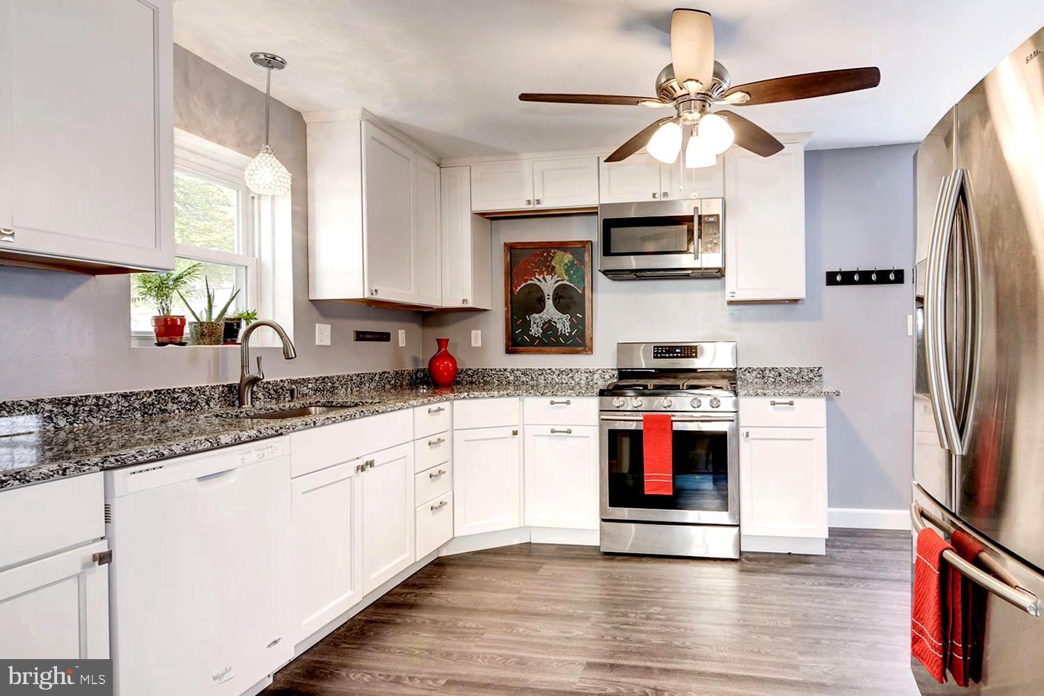 WOODLAND BEACH - Residential