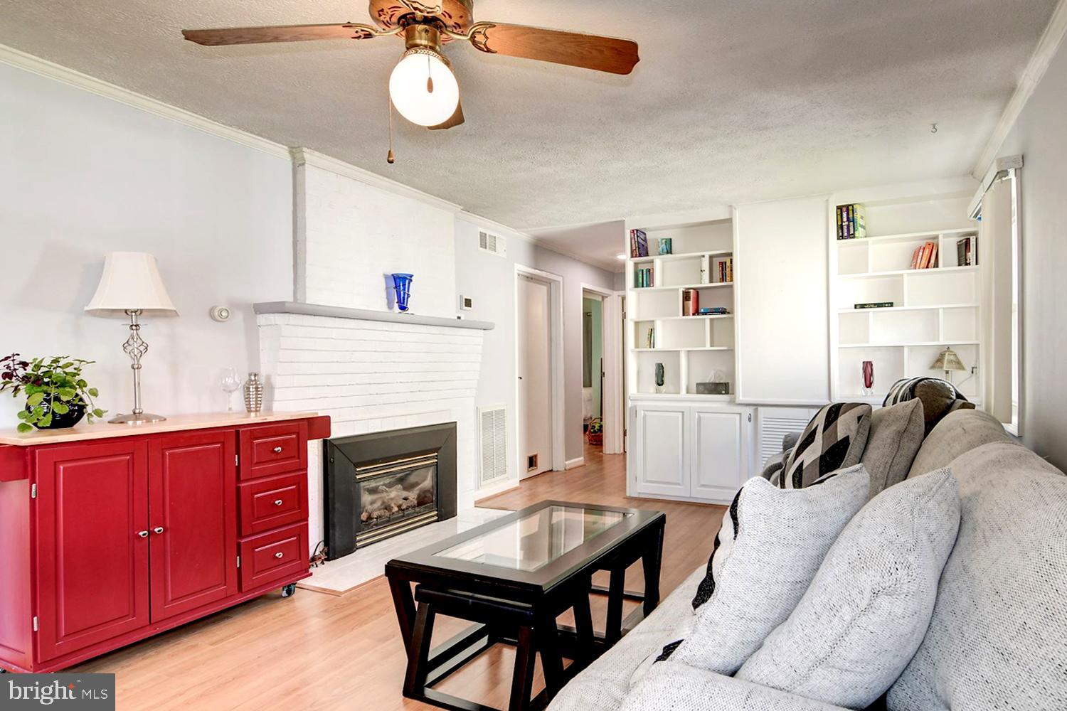 WOODLAND BEACH - Residential