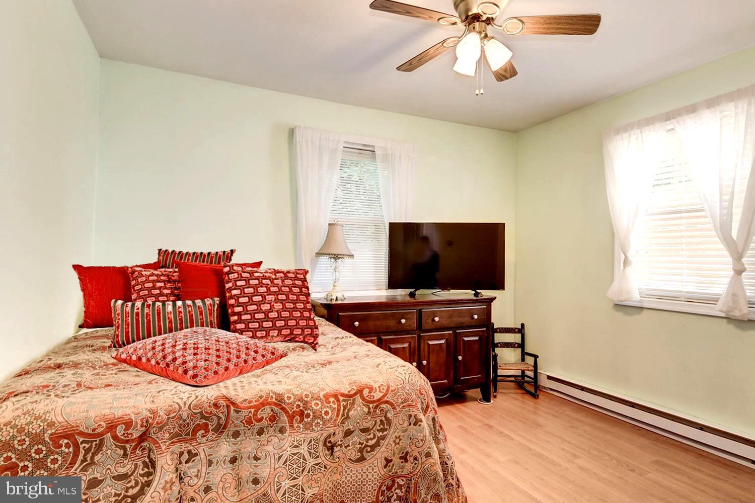 WOODLAND BEACH - Residential