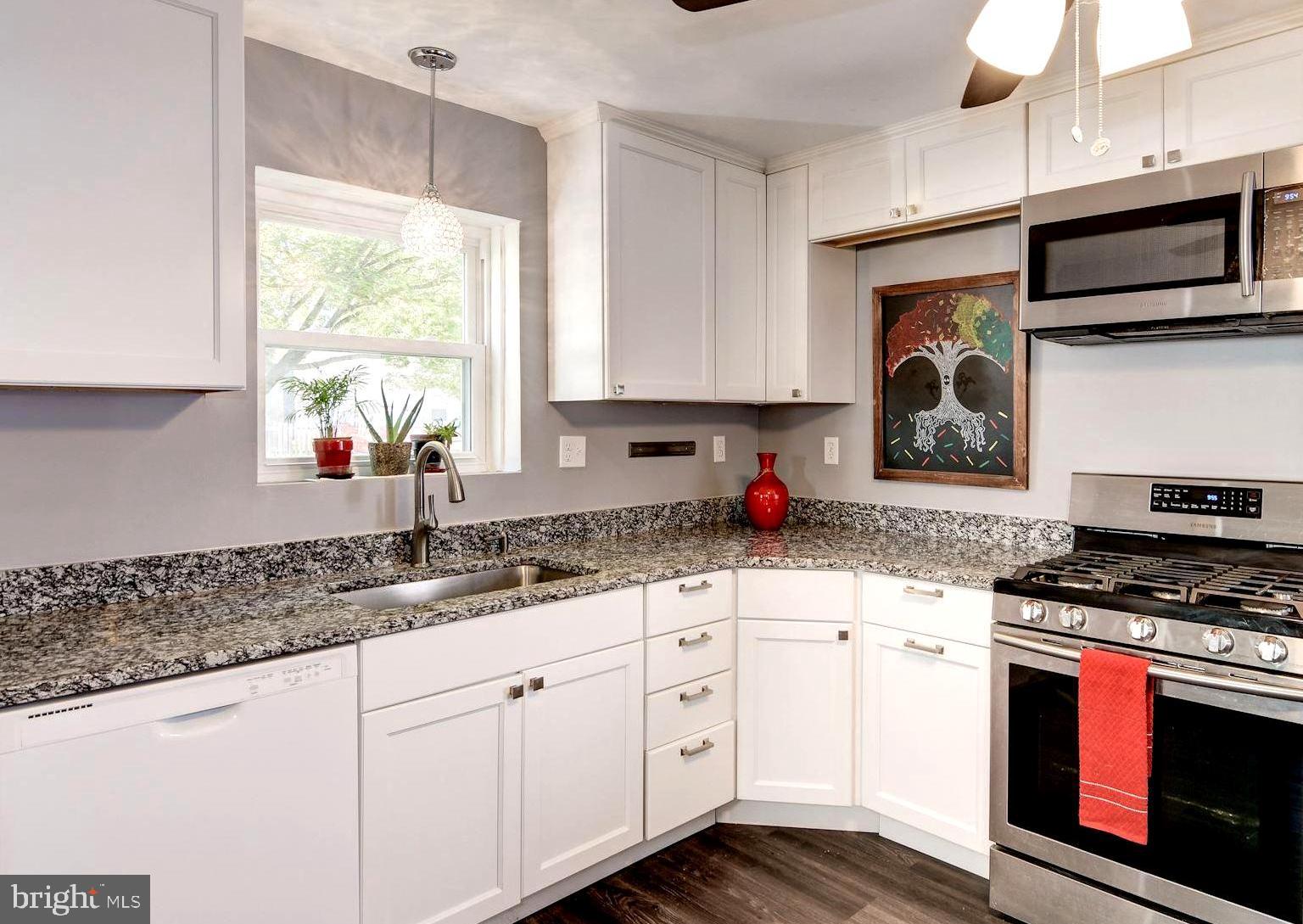 WOODLAND BEACH - Residential