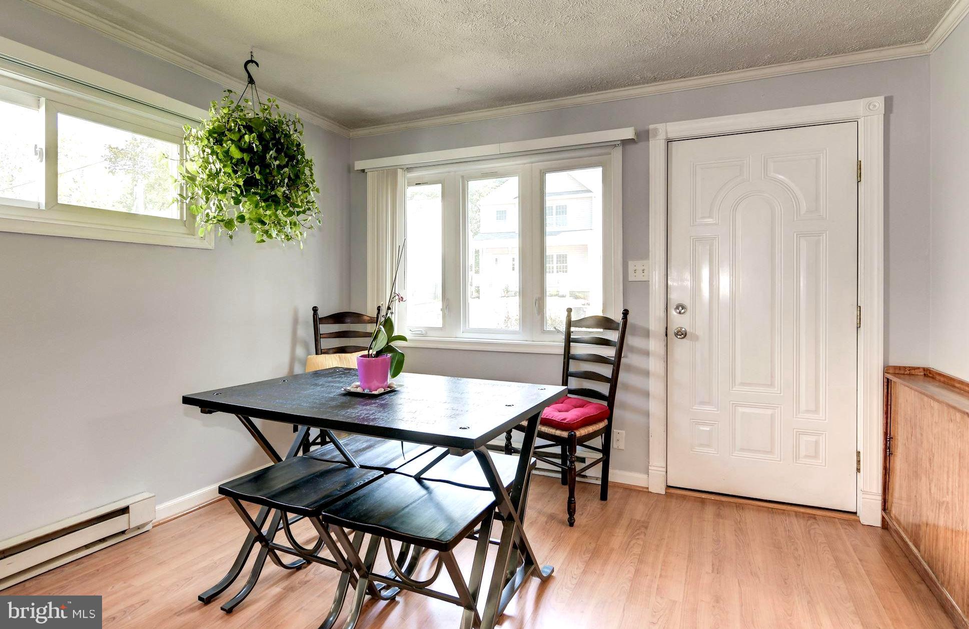 WOODLAND BEACH - Residential