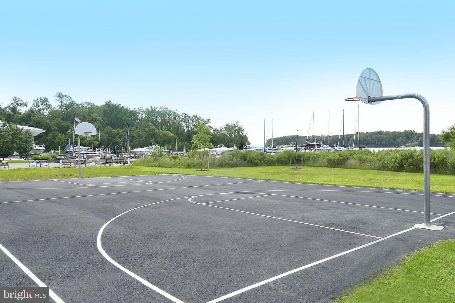 WOODLAND BEACH - Residential